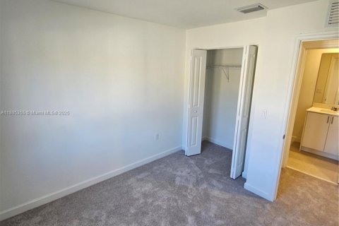 Touwnhouse à louer à Pembroke Park, Floride: 3 chambres, 118.54 m2 № 1931515 - photo 12