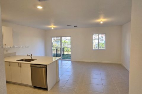 Touwnhouse à louer à Pembroke Park, Floride: 3 chambres, 118.54 m2 № 1931515 - photo 3