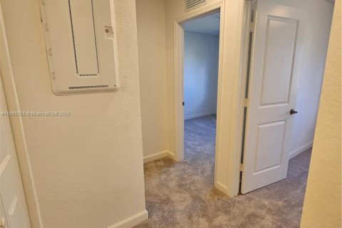 Touwnhouse à louer à Pembroke Park, Floride: 3 chambres, 118.54 m2 № 1931515 - photo 19