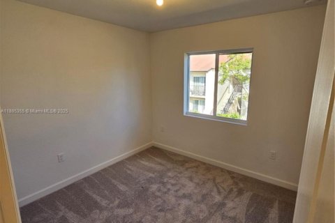 Touwnhouse à louer à Pembroke Park, Floride: 3 chambres, 118.54 m2 № 1931515 - photo 10