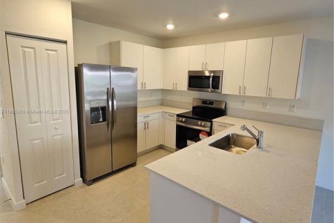 Touwnhouse à louer à Pembroke Park, Floride: 3 chambres, 118.54 m2 № 1931515 - photo 6