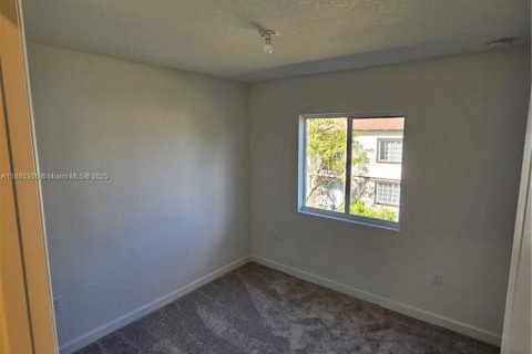 Touwnhouse à louer à Pembroke Park, Floride: 3 chambres, 118.54 m2 № 1931515 - photo 22