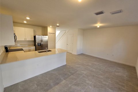 Touwnhouse à louer à Pembroke Park, Floride: 3 chambres, 118.54 m2 № 1931515 - photo 4