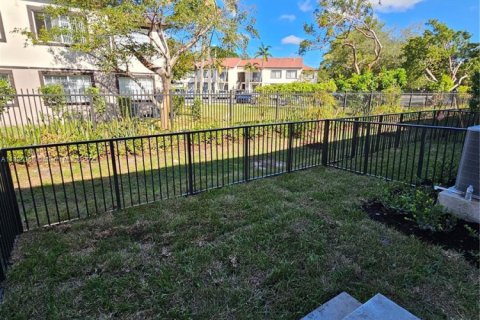 Touwnhouse à louer à Pembroke Park, Floride: 3 chambres, 118.54 m2 № 1931515 - photo 8