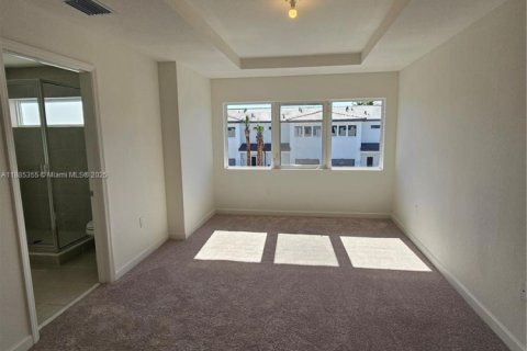 Touwnhouse à louer à Pembroke Park, Floride: 3 chambres, 118.54 m2 № 1931515 - photo 17