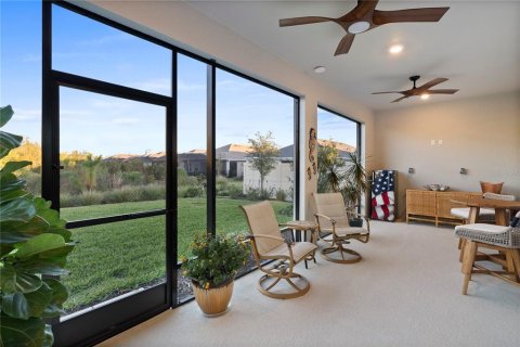 House in Wesley Chapel, Florida 2 bedrooms, 195.09 sq.m. № 2111774 - photo 5