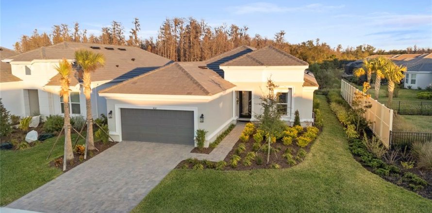 House in Wesley Chapel, Florida 2 bedrooms, 195.09 sq.m. № 2111774
