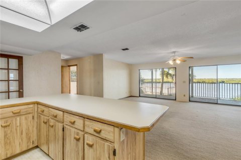 House in New Smyrna Beach, Florida 5 bedrooms, 394.83 sq.m. № 2099571 - photo 20