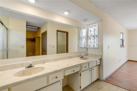 House in New Smyrna Beach, Florida 5 bedrooms, 394.83 sq.m. № 2099571 - photo 6