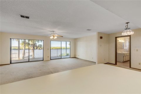House in New Smyrna Beach, Florida 5 bedrooms, 394.83 sq.m. № 2099571 - photo 25