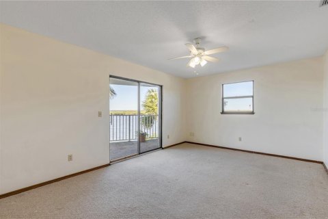 House in New Smyrna Beach, Florida 5 bedrooms, 394.83 sq.m. № 2099571 - photo 26
