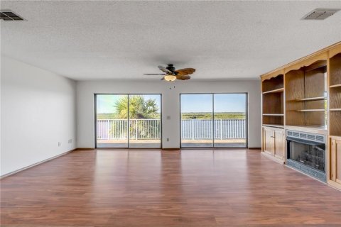 House in New Smyrna Beach, Florida 5 bedrooms, 394.83 sq.m. № 2099571 - photo 5