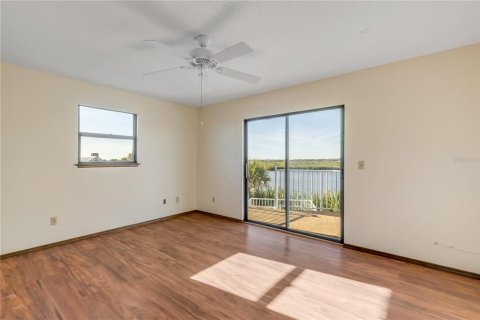 House in New Smyrna Beach, Florida 5 bedrooms, 394.83 sq.m. № 2099571 - photo 13
