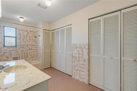 House in New Smyrna Beach, Florida 5 bedrooms, 394.83 sq.m. № 2099571 - photo 16