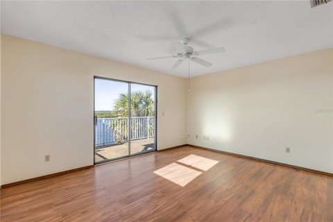 House in New Smyrna Beach, Florida 5 bedrooms, 394.83 sq.m. № 2099571 - photo 15