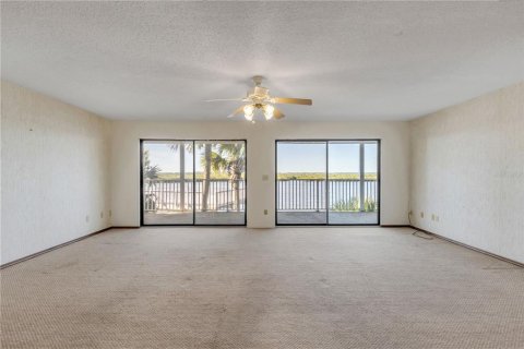 House in New Smyrna Beach, Florida 5 bedrooms, 394.83 sq.m. № 2099571 - photo 24