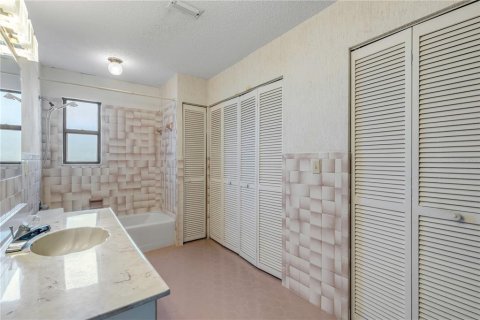 House in New Smyrna Beach, Florida 5 bedrooms, 394.83 sq.m. № 2099571 - photo 27