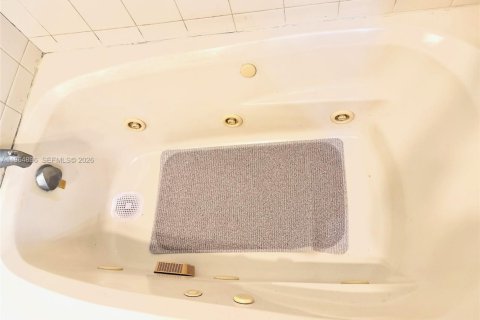 Villa ou maison à vendre à Dania Beach, Floride: 3 chambres, 104.79 m2 № 2027176 - photo 12