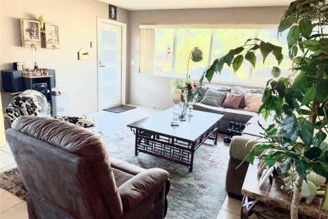 Villa ou maison à vendre à Dania Beach, Floride: 3 chambres, 104.79 m2 № 2027176 - photo 17