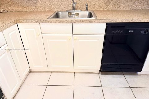 Villa ou maison à vendre à Dania Beach, Floride: 3 chambres, 104.79 m2 № 2027176 - photo 24