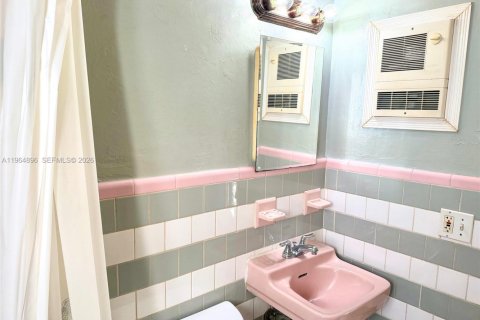 Villa ou maison à vendre à Dania Beach, Floride: 3 chambres, 104.79 m2 № 2027176 - photo 3