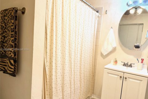 Villa ou maison à vendre à Dania Beach, Floride: 3 chambres, 104.79 m2 № 2027176 - photo 10