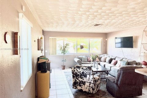 Villa ou maison à vendre à Dania Beach, Floride: 3 chambres, 104.79 m2 № 2027176 - photo 19