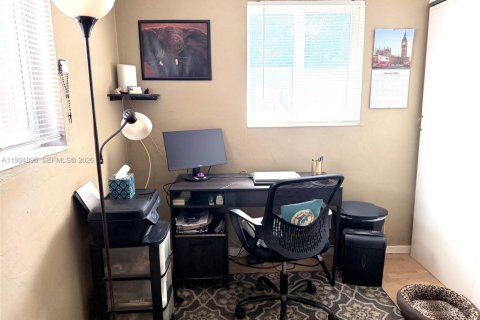 Villa ou maison à vendre à Dania Beach, Floride: 3 chambres, 104.79 m2 № 2027176 - photo 4