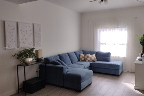 Townhouse in Dania Beach, Florida 2 bedrooms, 128.11 sq.m. № 1480886 - photo 8