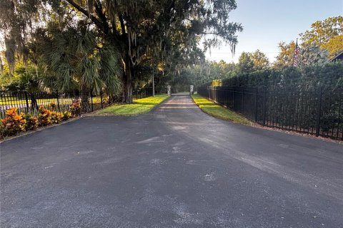 House in Land O' Lakes, Florida 3 bedrooms, 279.91 sq.m. № 2314098 - photo 4
