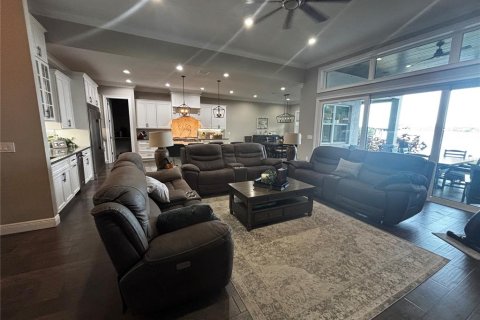 House in Land O' Lakes, Florida 3 bedrooms, 279.91 sq.m. № 2314098 - photo 8