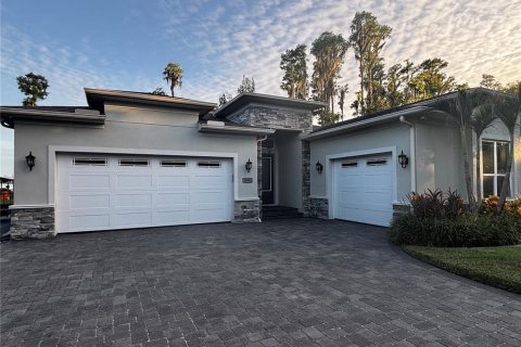 House in Land O' Lakes, Florida 3 bedrooms, 279.91 sq.m. № 2314098 - photo 3