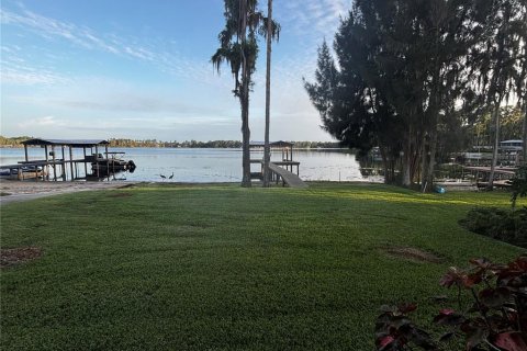 House in Land O' Lakes, Florida 3 bedrooms, 279.91 sq.m. № 2314098