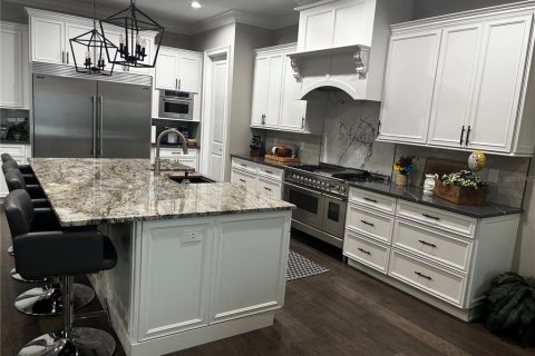 House in Land O' Lakes, Florida 3 bedrooms, 279.91 sq.m. № 2314098 - photo 11