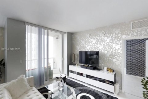 Condo in Miami, Florida, 2 bedrooms  № 1983493 - photo 5