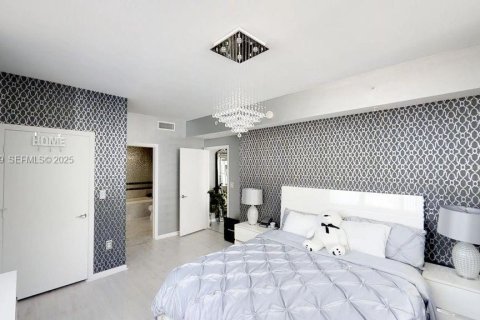Condo in Miami, Florida, 2 bedrooms  № 1983493 - photo 2