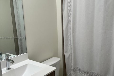 Townhouse in LANDMARK in Doral, Florida 3 bedrooms, 122.82 sq.m. № 2348556 - photo 8