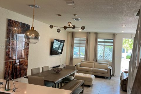Townhouse in LANDMARK in Doral, Florida 3 bedrooms, 122.82 sq.m. № 2348556 - photo 2