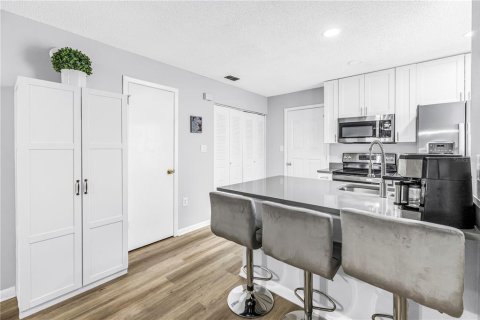 Townhouse in Tampa, Florida 2 bedrooms, 95.13 sq.m. № 2380982 - photo 9