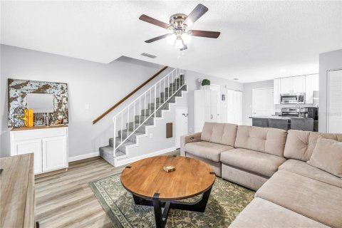 Townhouse in Tampa, Florida 2 bedrooms, 95.13 sq.m. № 2380982 - photo 5