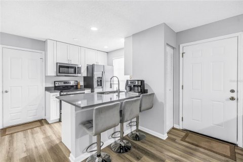 Townhouse in Tampa, Florida 2 bedrooms, 95.13 sq.m. № 2380982 - photo 8