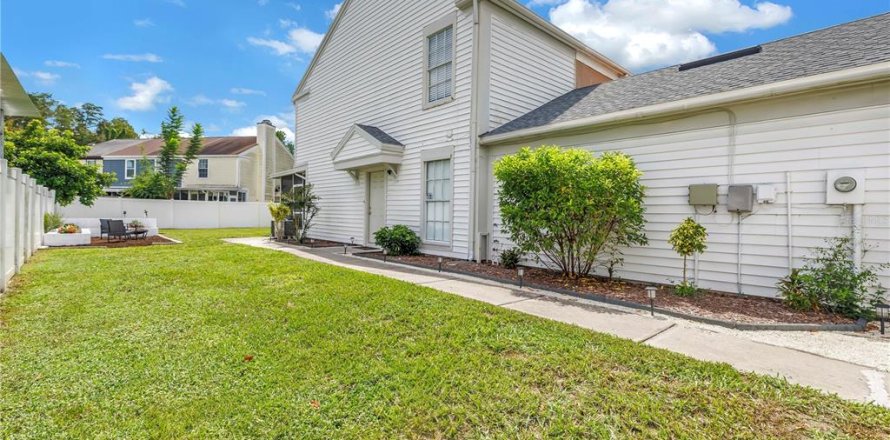 Townhouse in Tampa, Florida 2 bedrooms, 95.13 sq.m. № 2380982