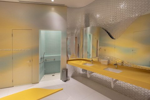 Condo in Miami, Florida, 3 bedrooms  № 1929285 - photo 23