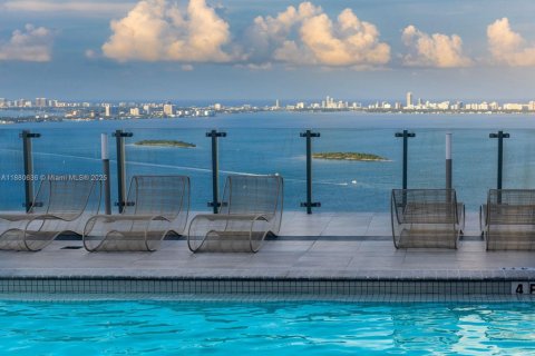 Condo in Miami, Florida, 3 bedrooms  № 1929285 - photo 17
