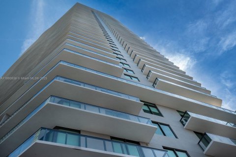 Condo in Miami, Florida, 3 bedrooms  № 1929285 - photo 30