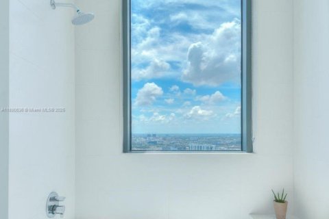 Condo in Miami, Florida, 3 bedrooms  № 1929285 - photo 13