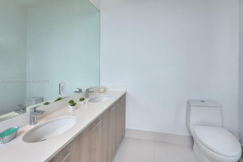 Condo in Miami, Florida, 3 bedrooms  № 1929285 - photo 21