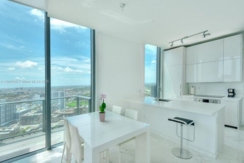 Condo in Miami, Florida, 3 bedrooms  № 1929285 - photo 2