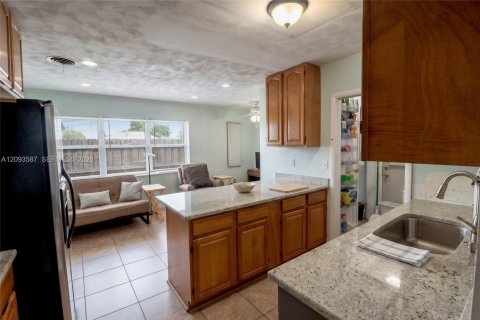 Casa en venta en Miami, Florida, 3 dormitorios, 153.29 m2 № 2382511 - foto 7