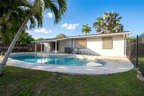 Casa en venta en Miami, Florida, 3 dormitorios, 153.29 m2 № 2382511 - foto 2